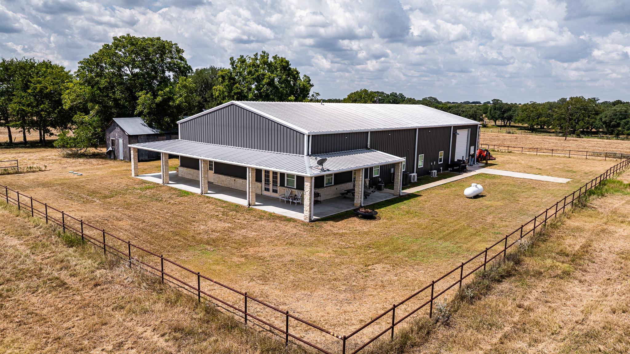 258 Private Road 2006 Schulenburg TX 78956