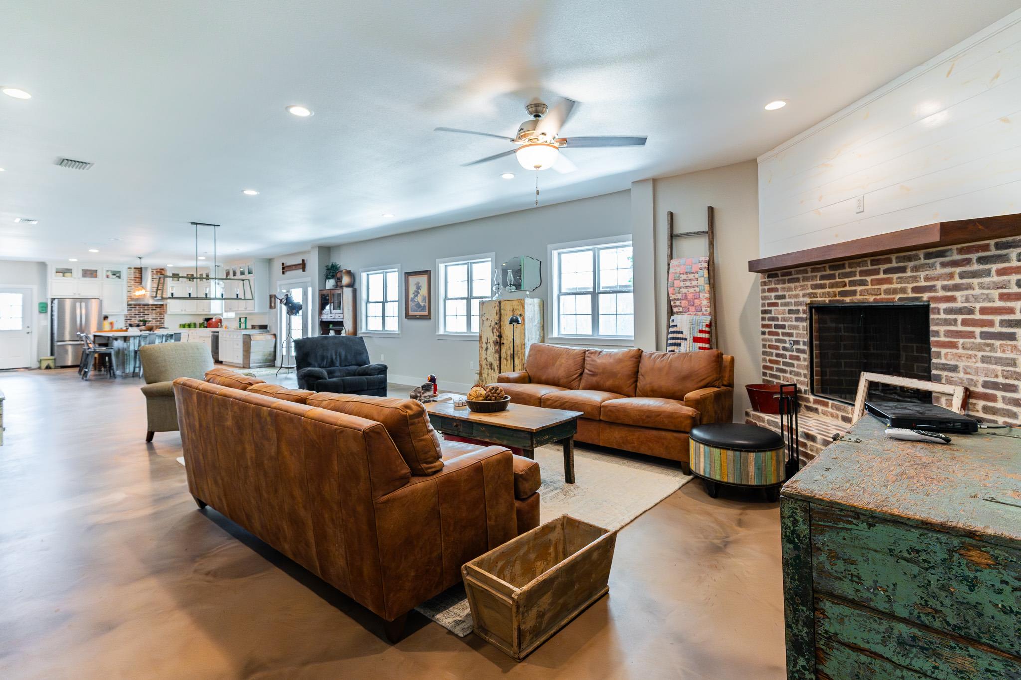 258 Private Road 2006 Schulenburg TX 78956
