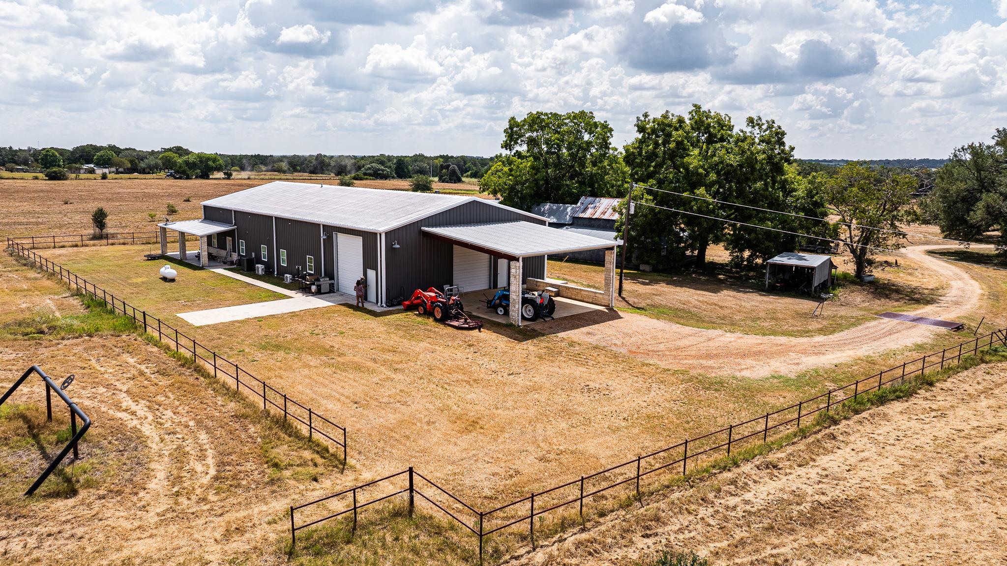 258 Private Road 2006 Schulenburg TX 78956