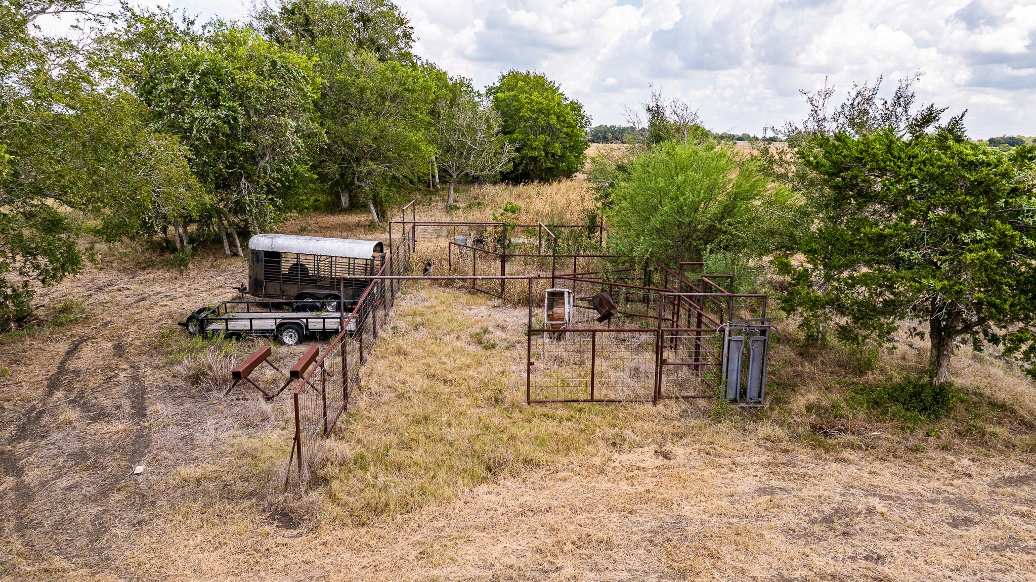 258 Private Road 2006 Schulenburg TX 78956
