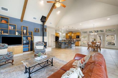 232 Crooked Oak Lane Round Mountain TX 78663