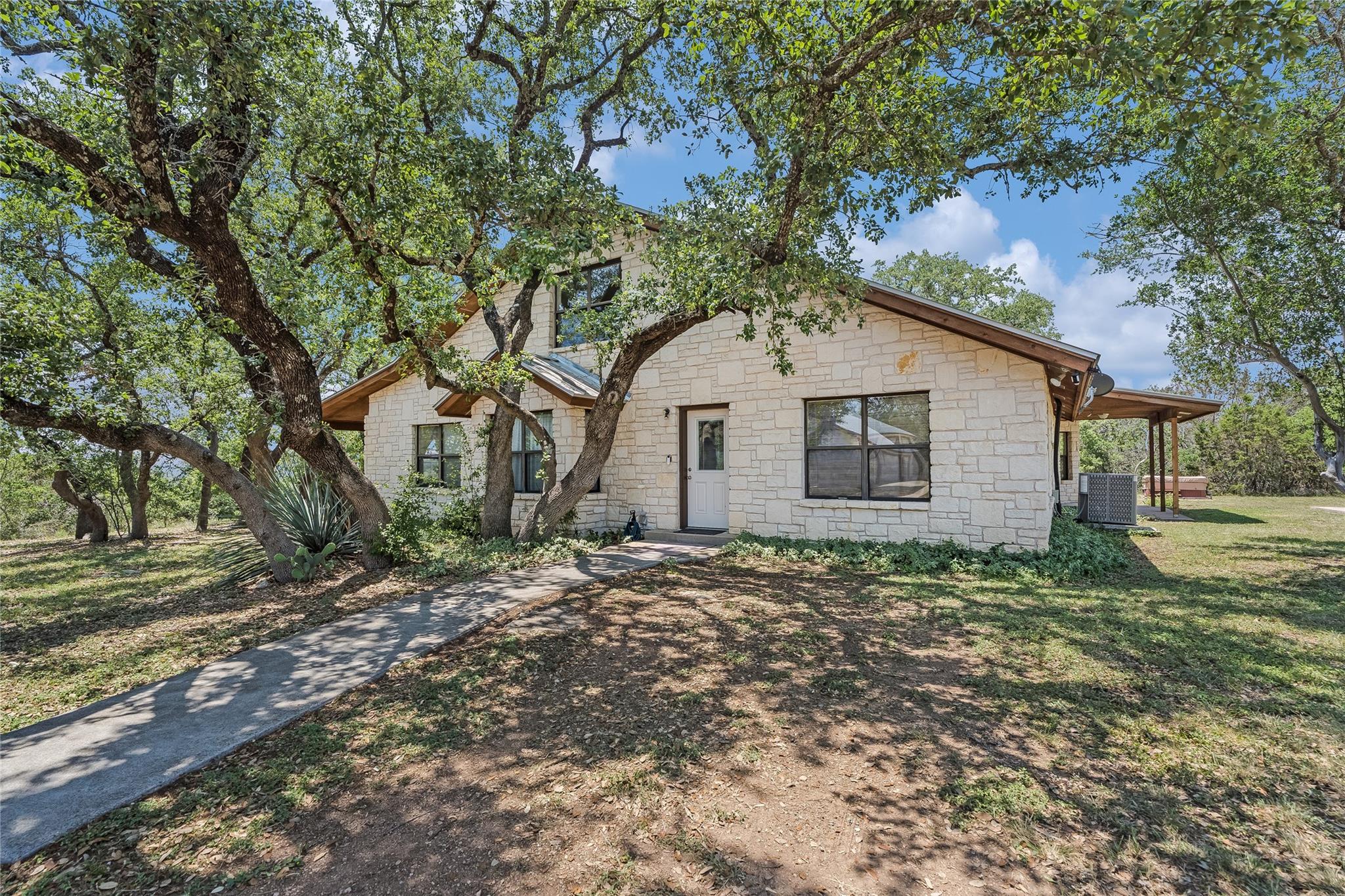 199 Middleton Road Spicewood TX 78669