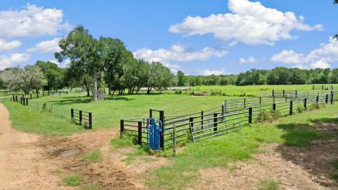 1010 Saint Delight Road Paige TX 78659