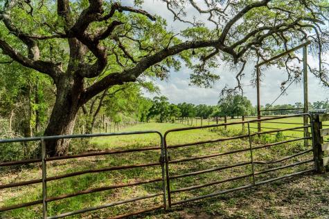 2745 Holub Road Schulenburg TX 78956