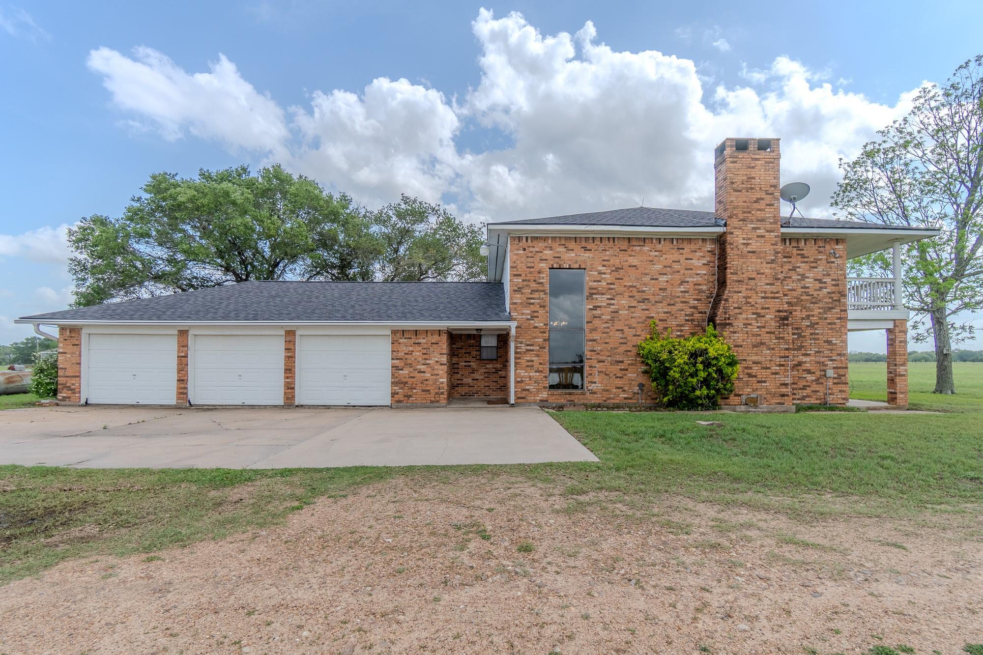 2745 Holub Road Schulenburg TX 78956