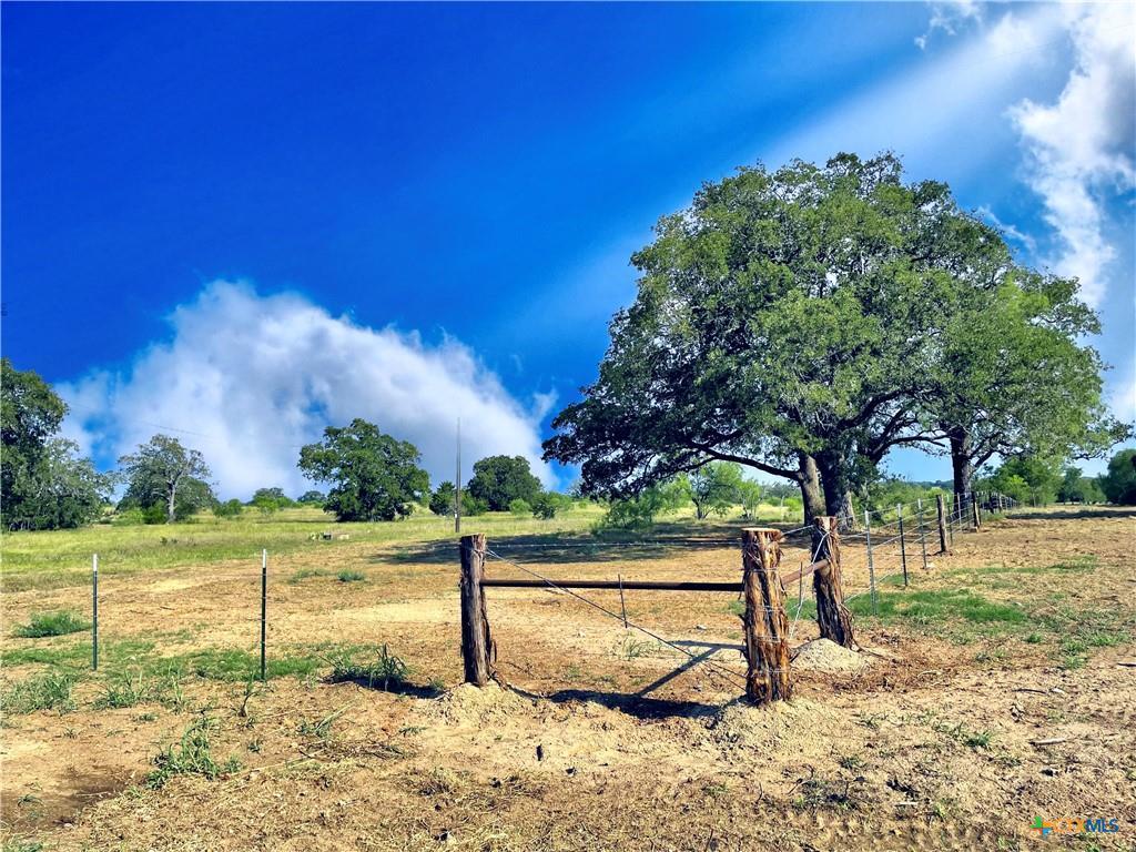 5350 Soda Springs Road Luling TX 78648