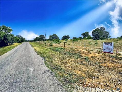 5350 Soda Springs Road Luling TX 78648