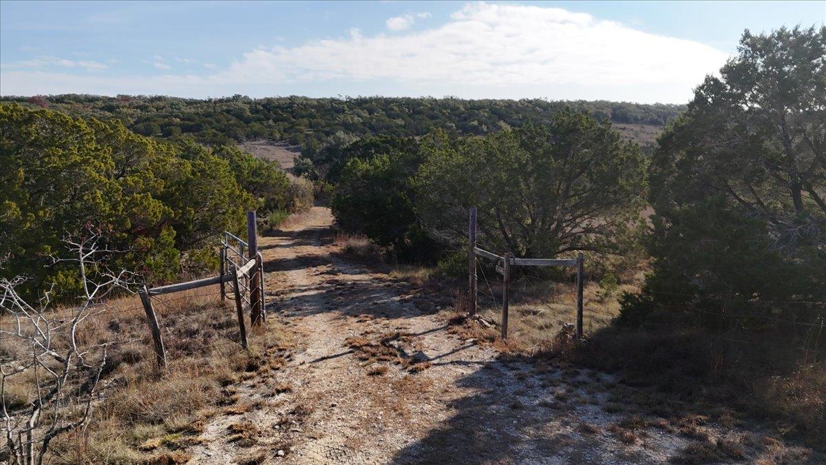 445-455 E Skyline Acres Wimberley TX 78676