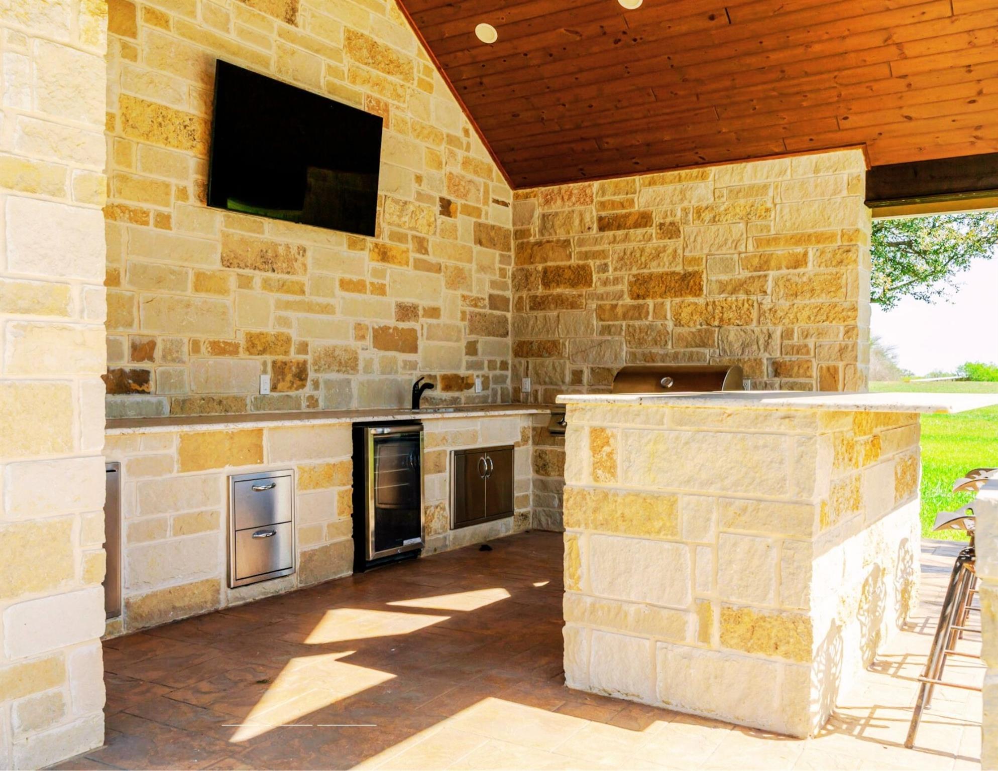 1980 County Road 361 La Vernia TX 78121