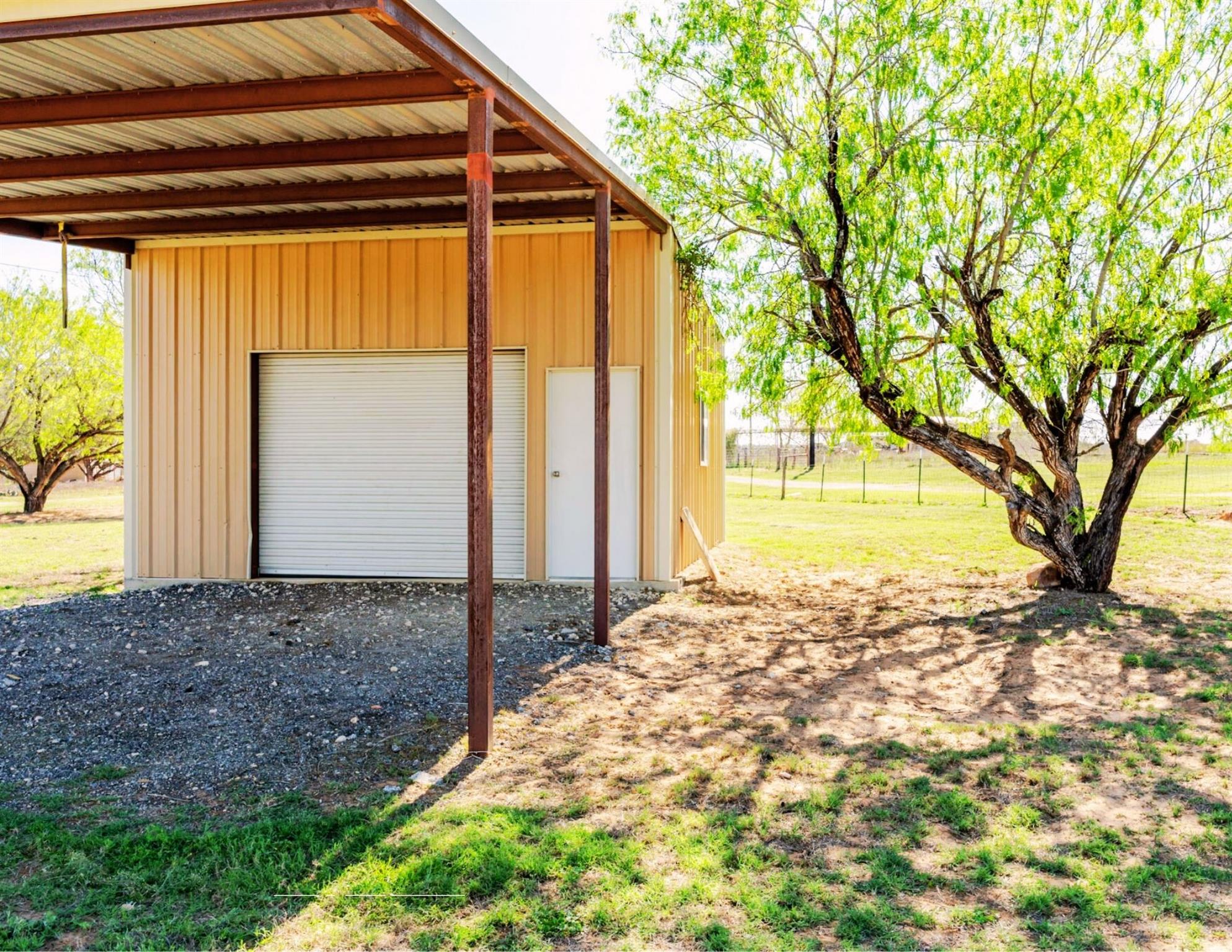 1980 County Road 361 La Vernia TX 78121