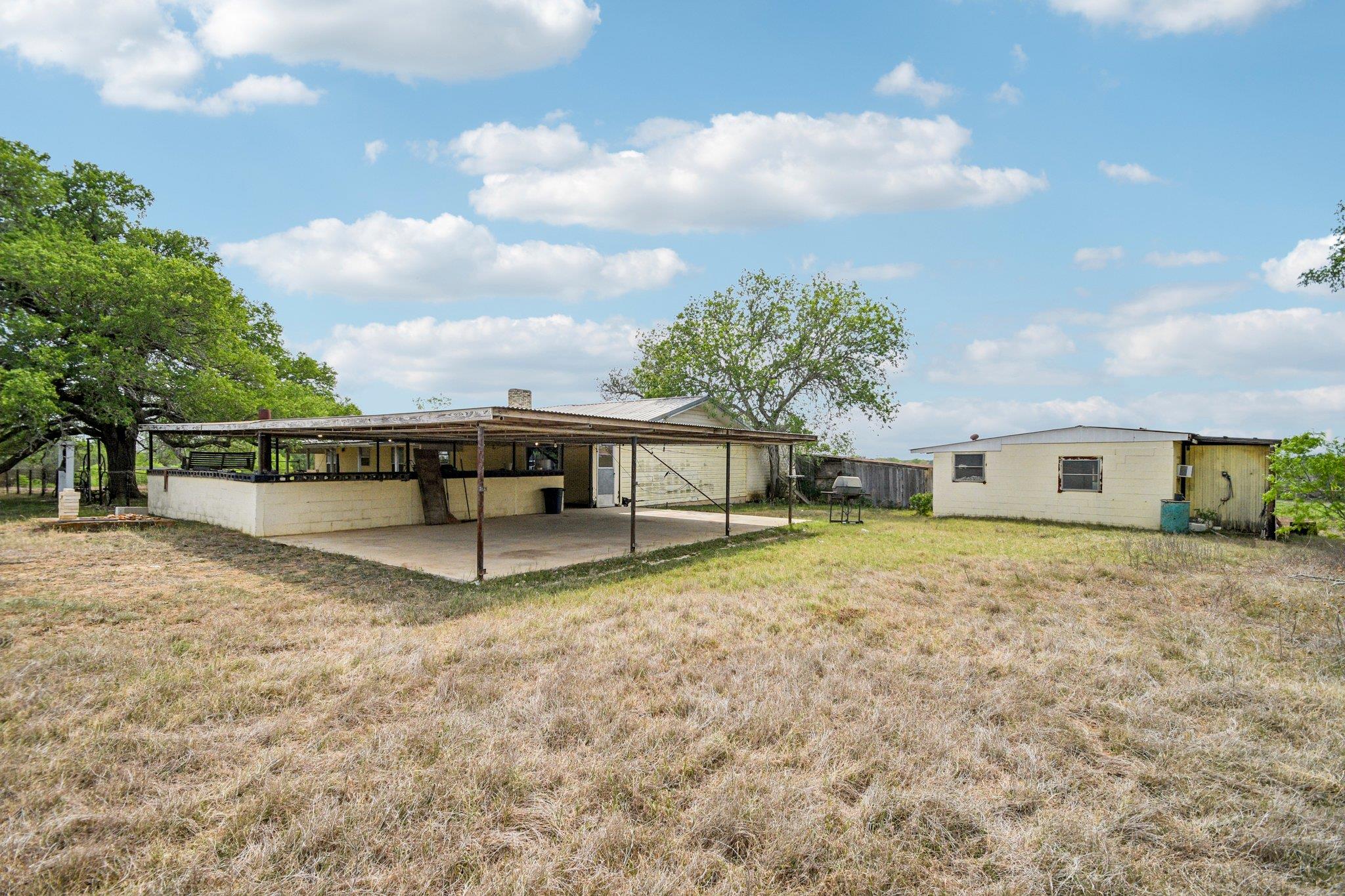 3200 Cattlemens Row Lockhart TX 78644