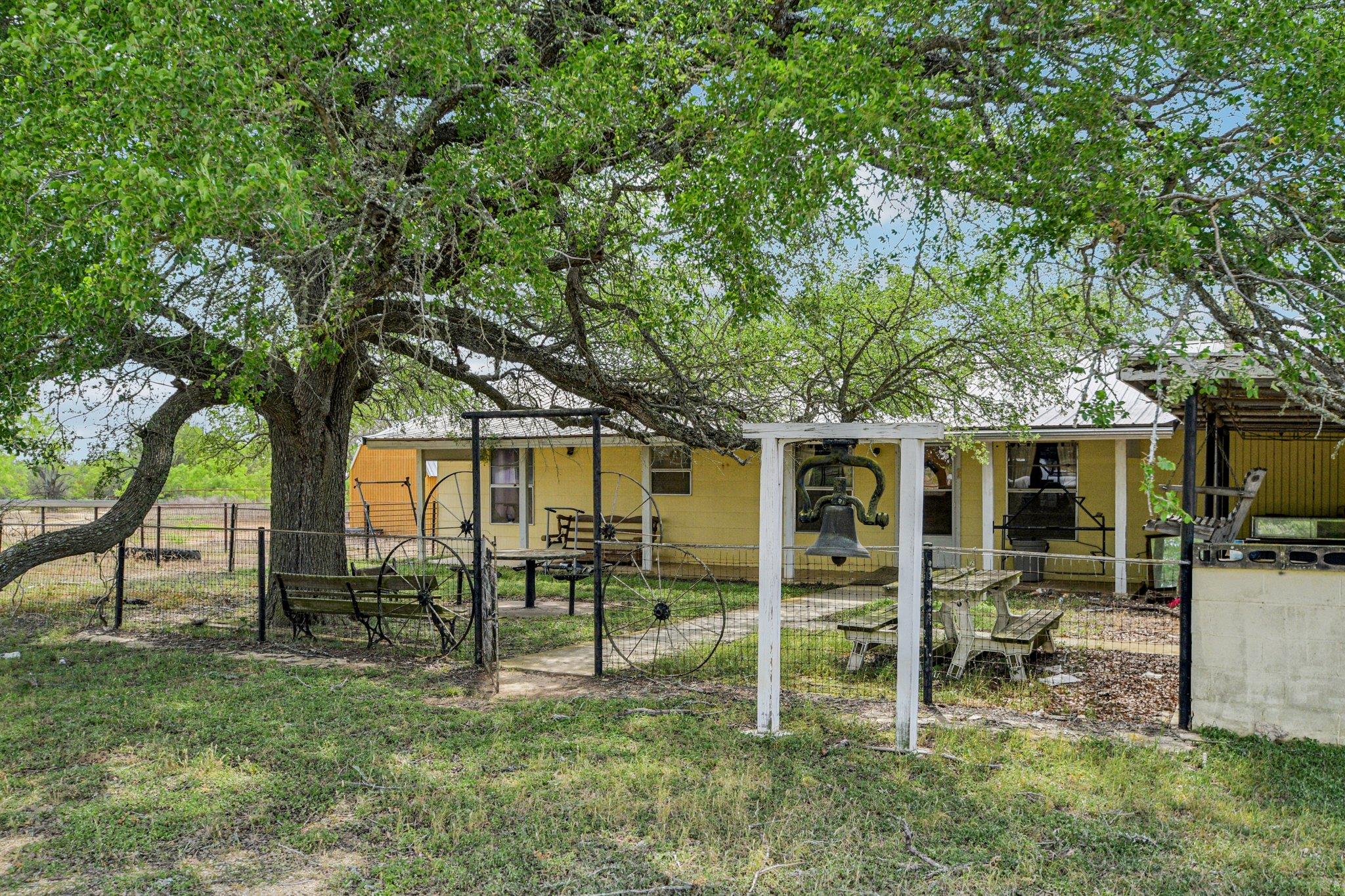 3200 Cattlemens Row Lockhart TX 78644