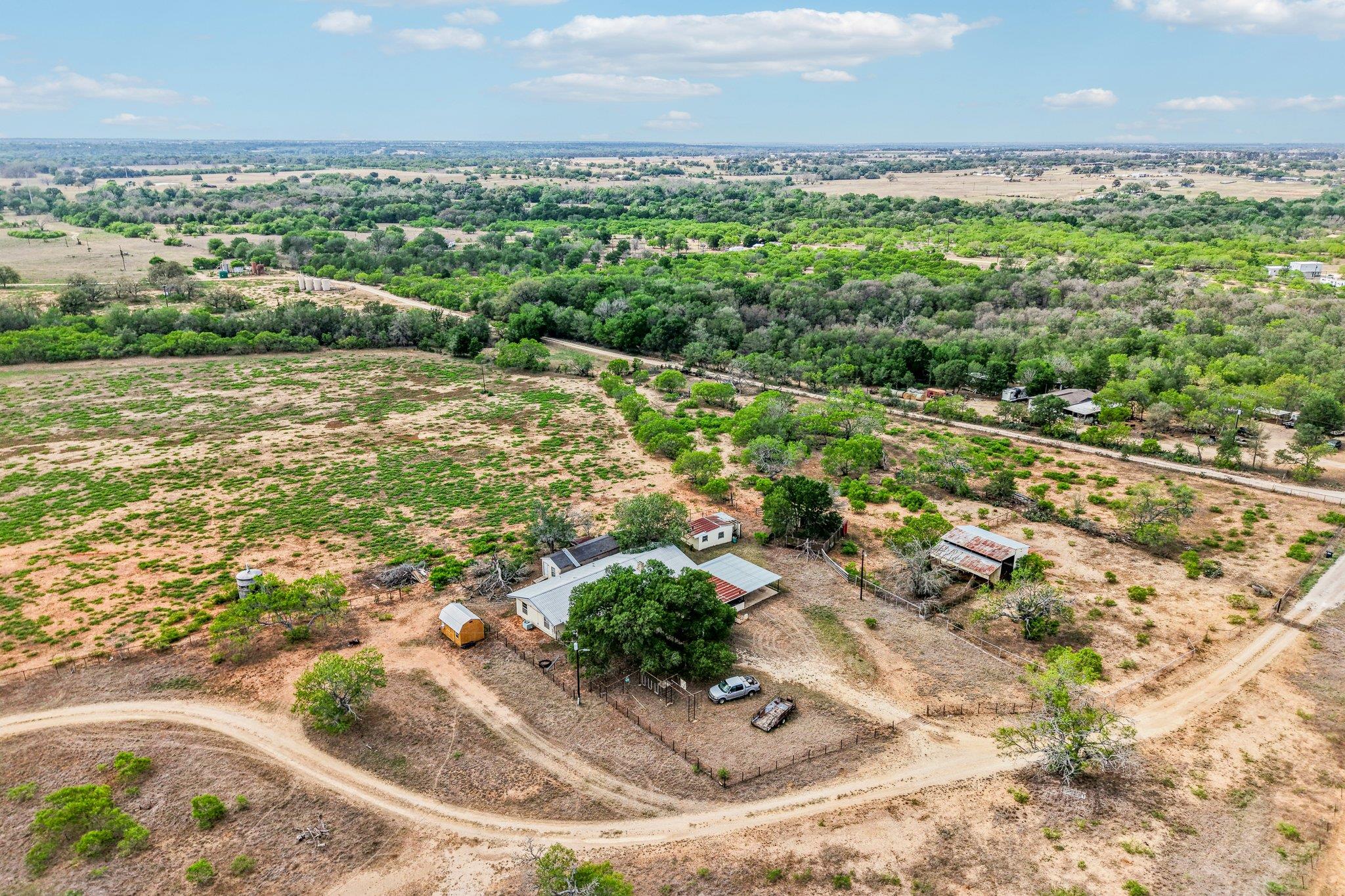 3200 Cattlemens Row Lockhart TX 78644