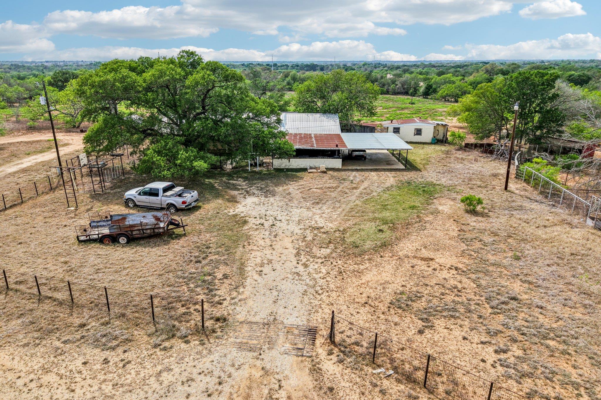 3200 Cattlemens Row Lockhart TX 78644