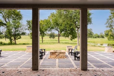 404 Blackberry Lane Washington TX 77880