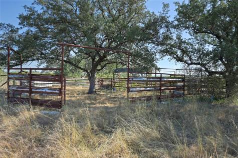 1033 Flying X Road Spicewood TX 78669