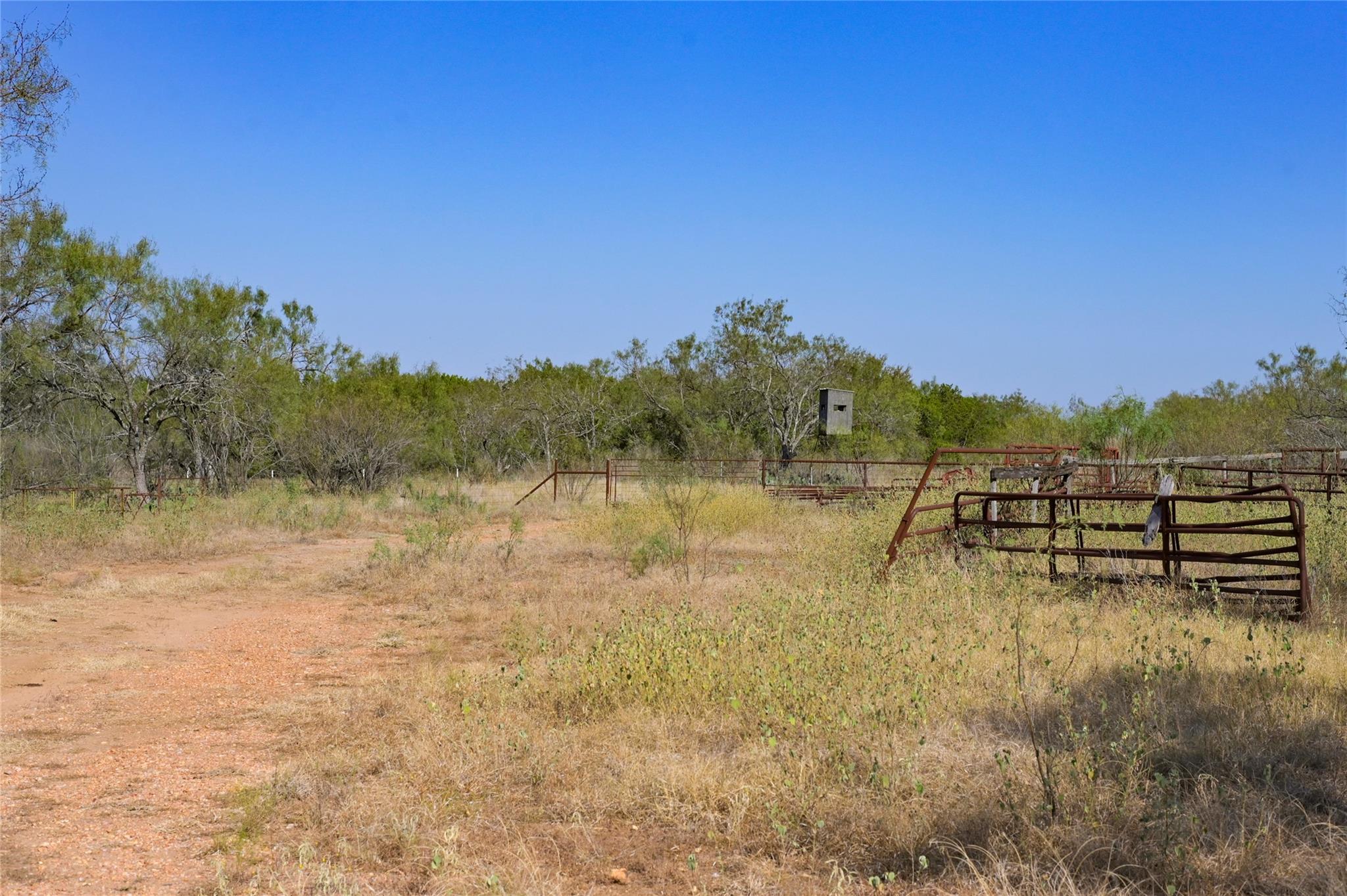 1033 Flying X Road Spicewood TX 78669