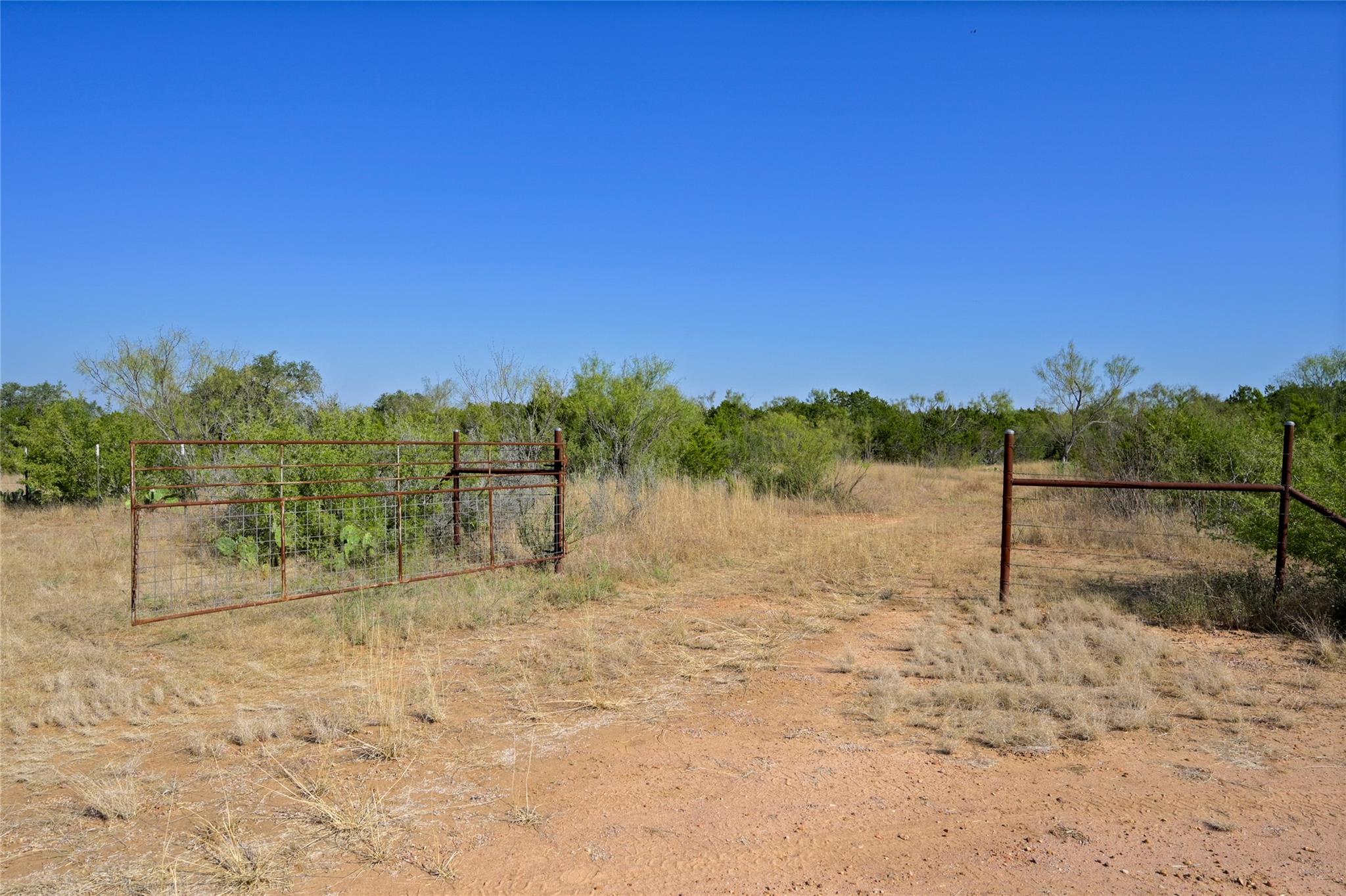 1033 Flying X Road Spicewood TX 78669