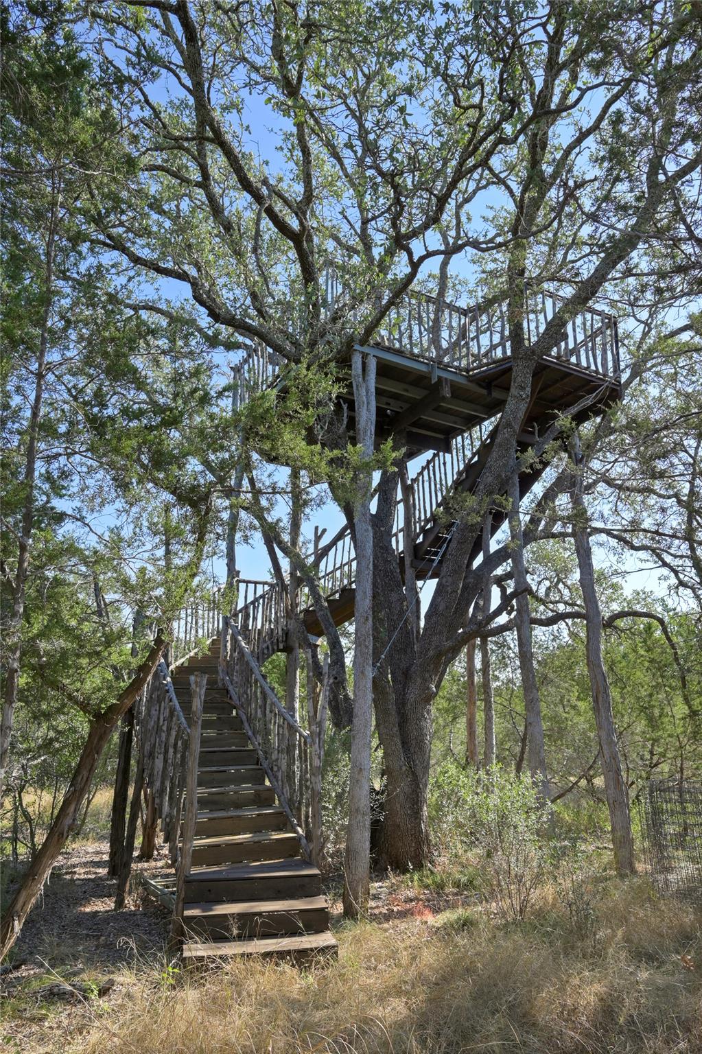 1033 Flying X Road Spicewood TX 78669