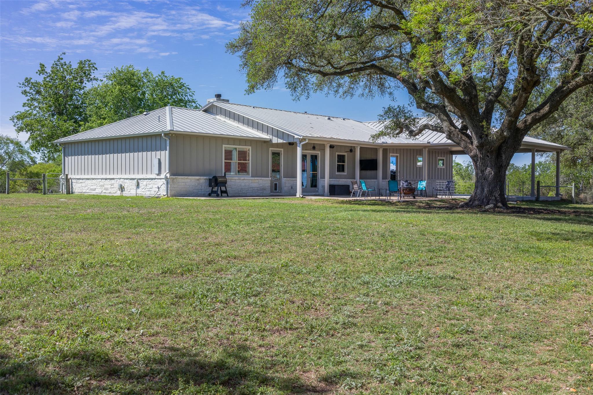 2345 Frank Road La Grange TX 78945