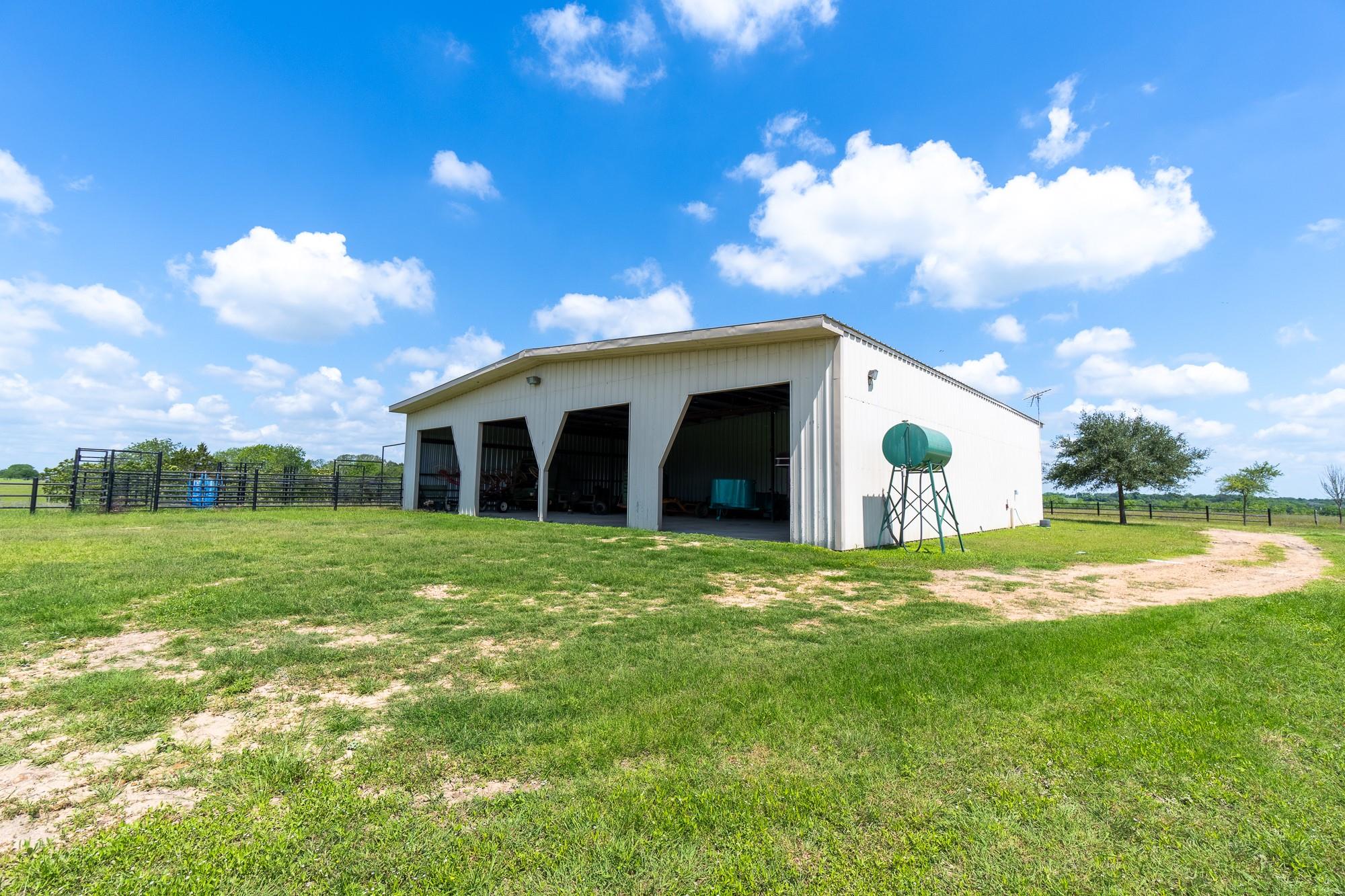 5018 Wolters Road Schulenburg TX 78956