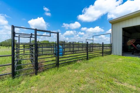 5018 Wolters Road Schulenburg TX 78956