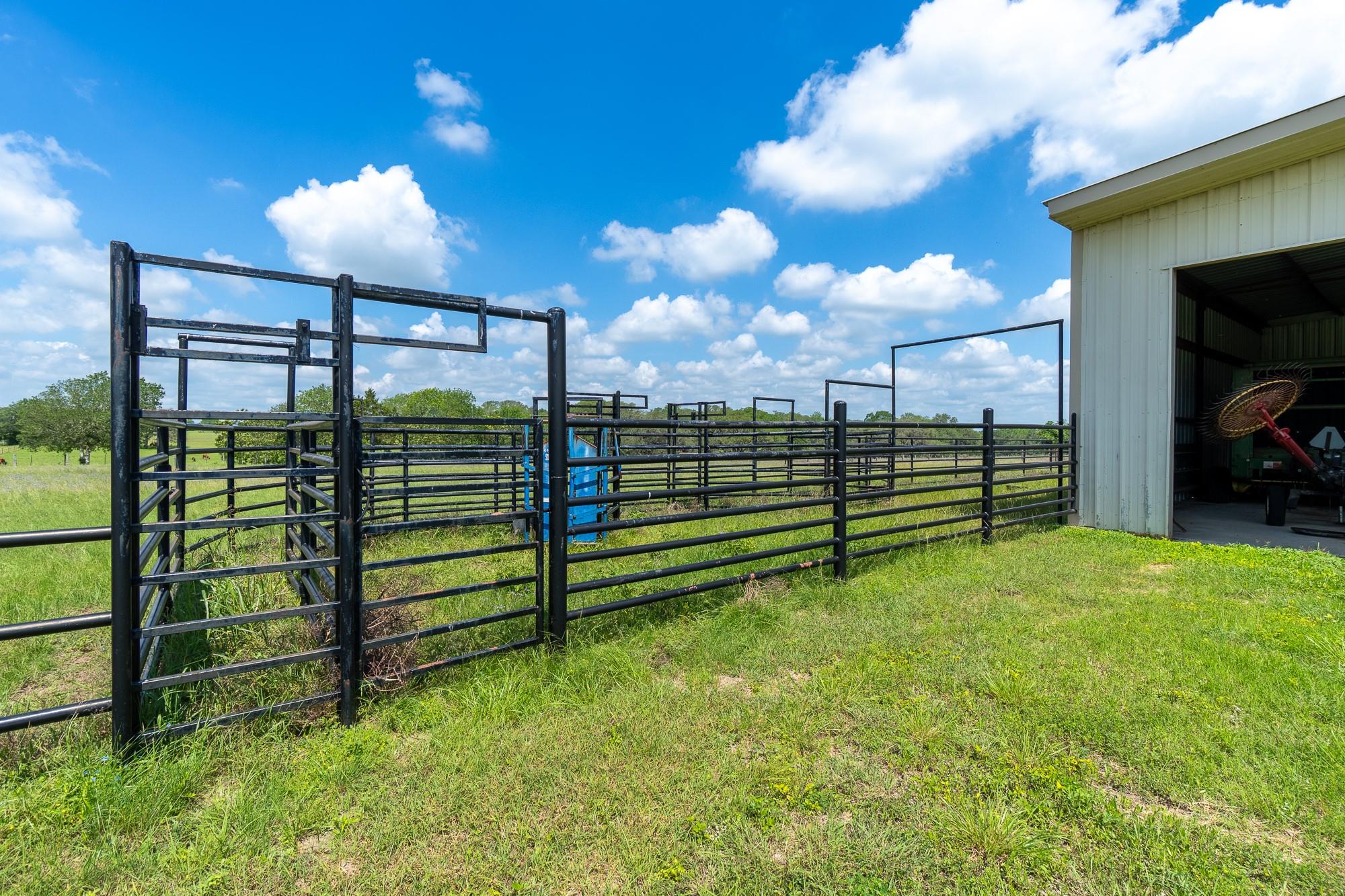 5018 Wolters Road Schulenburg TX 78956