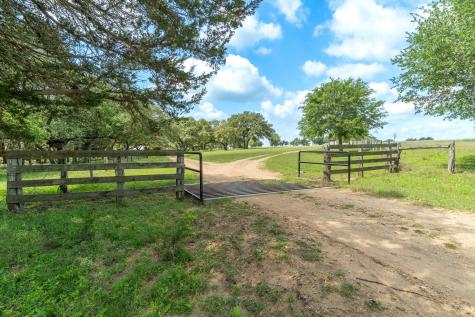 5018 Wolters Road Schulenburg TX 78956