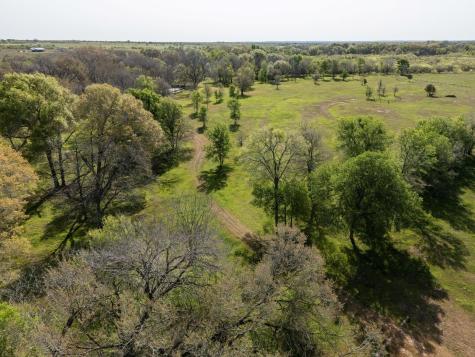 62 County Road 448 Waelder TX 78959