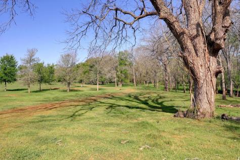62 County Road 448 Waelder TX 78959