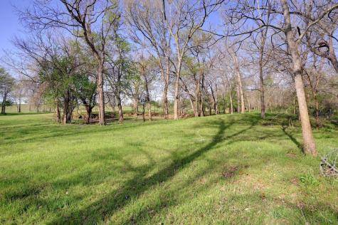 62 County Road 448 Waelder TX 78959