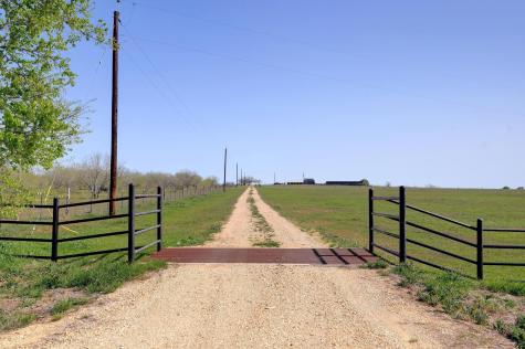 62 County Road 448 Waelder TX 78959