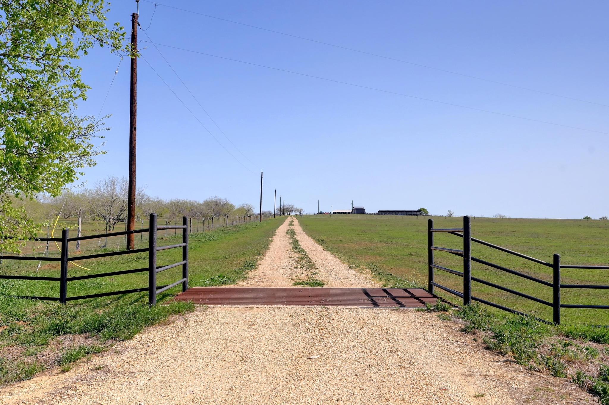 62 County Road 448 Waelder TX 78959