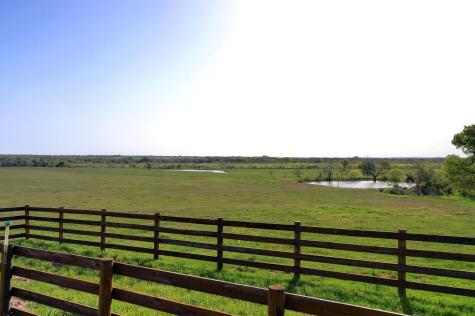 62 County Road 448 Waelder TX 78959