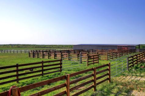 62 County Road 448 Waelder TX 78959