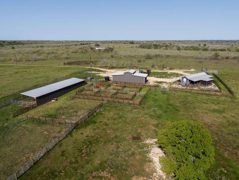 62 County Road 448 Waelder TX 78959