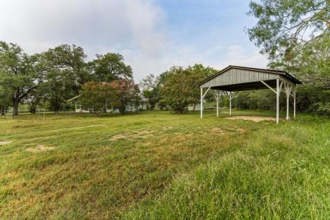 9611 Wilke Road Kingsbury TX 78638