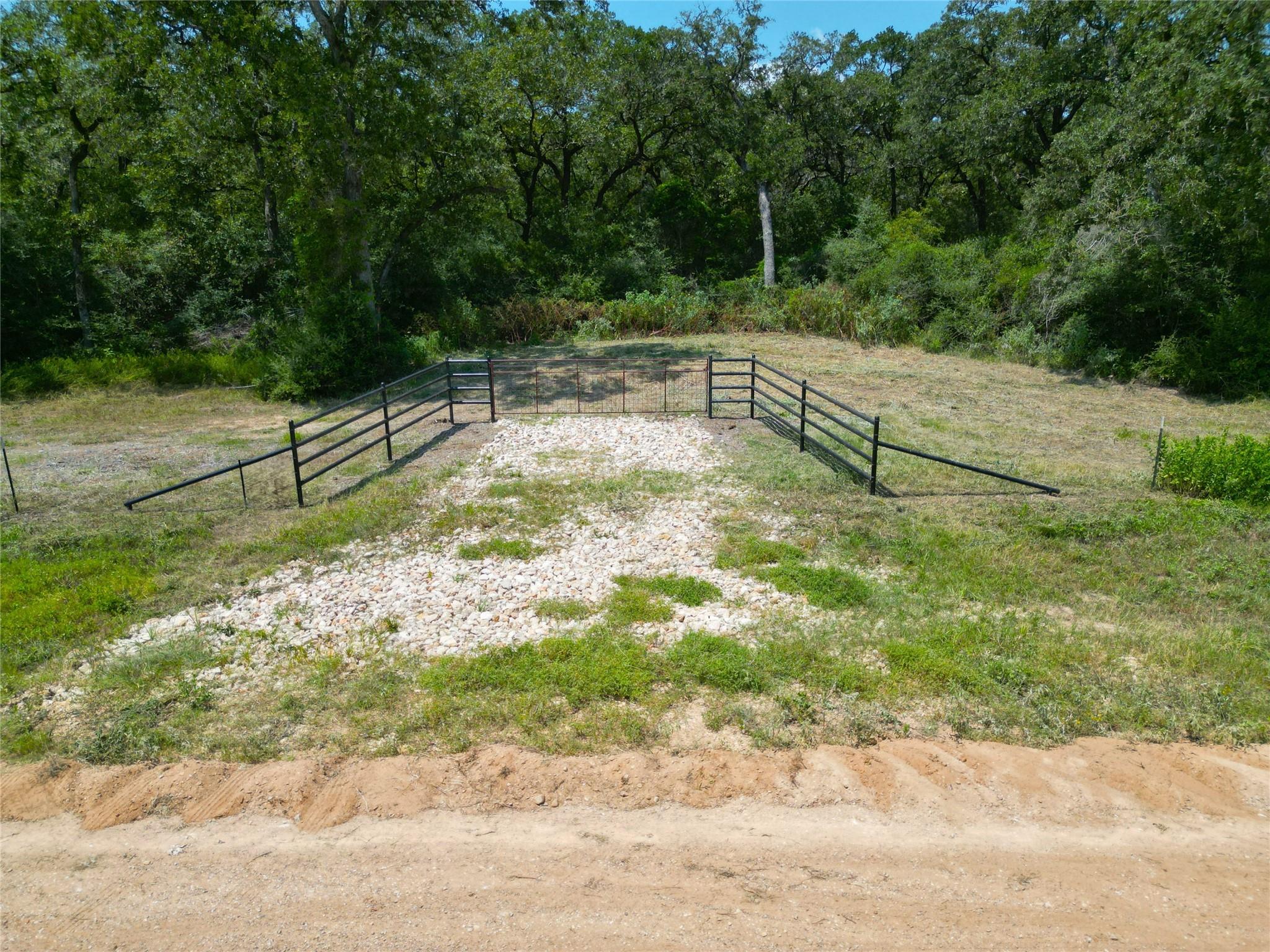 1742 County Road 413 N Lexington TX 78947