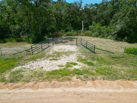 1742 County Road 413 N Lexington TX 78947