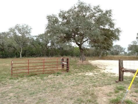251 Lefty Lane Goliad TX 77963
