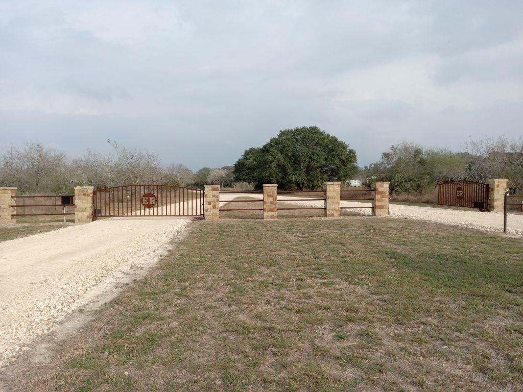 251 Lefty Lane Goliad TX 77963