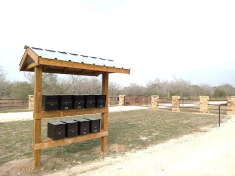 251 Lefty Lane Goliad TX 77963