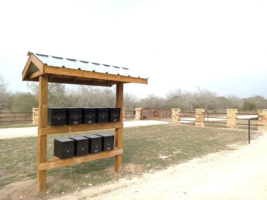 251 Lefty Lane Goliad TX 77963