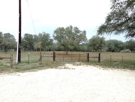 251 Lefty Lane Goliad TX 77963