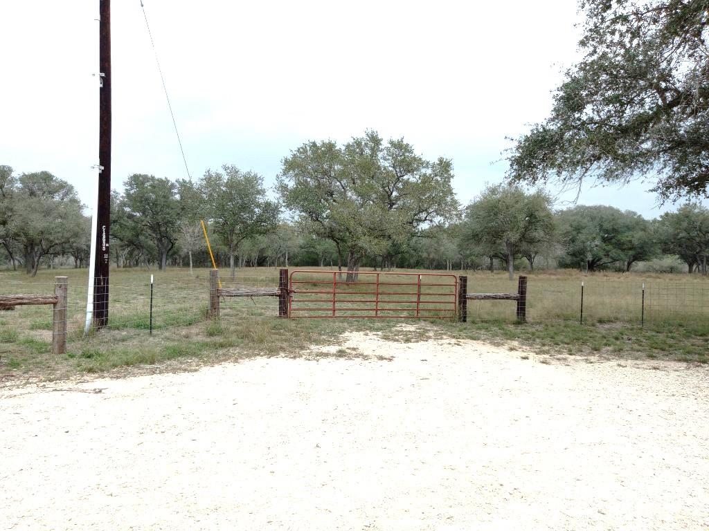 251 Lefty Lane Goliad TX 77963