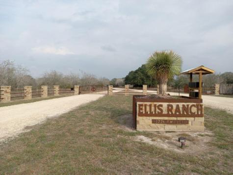 251 Lefty Lane Goliad TX 77963