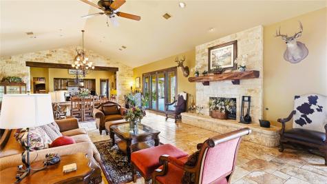 13661 E Highway 90 Kingsbury TX 78638
