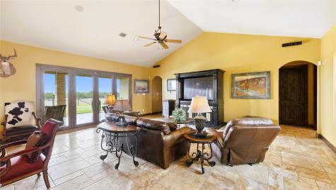 13661 E Highway 90 Kingsbury TX 78638
