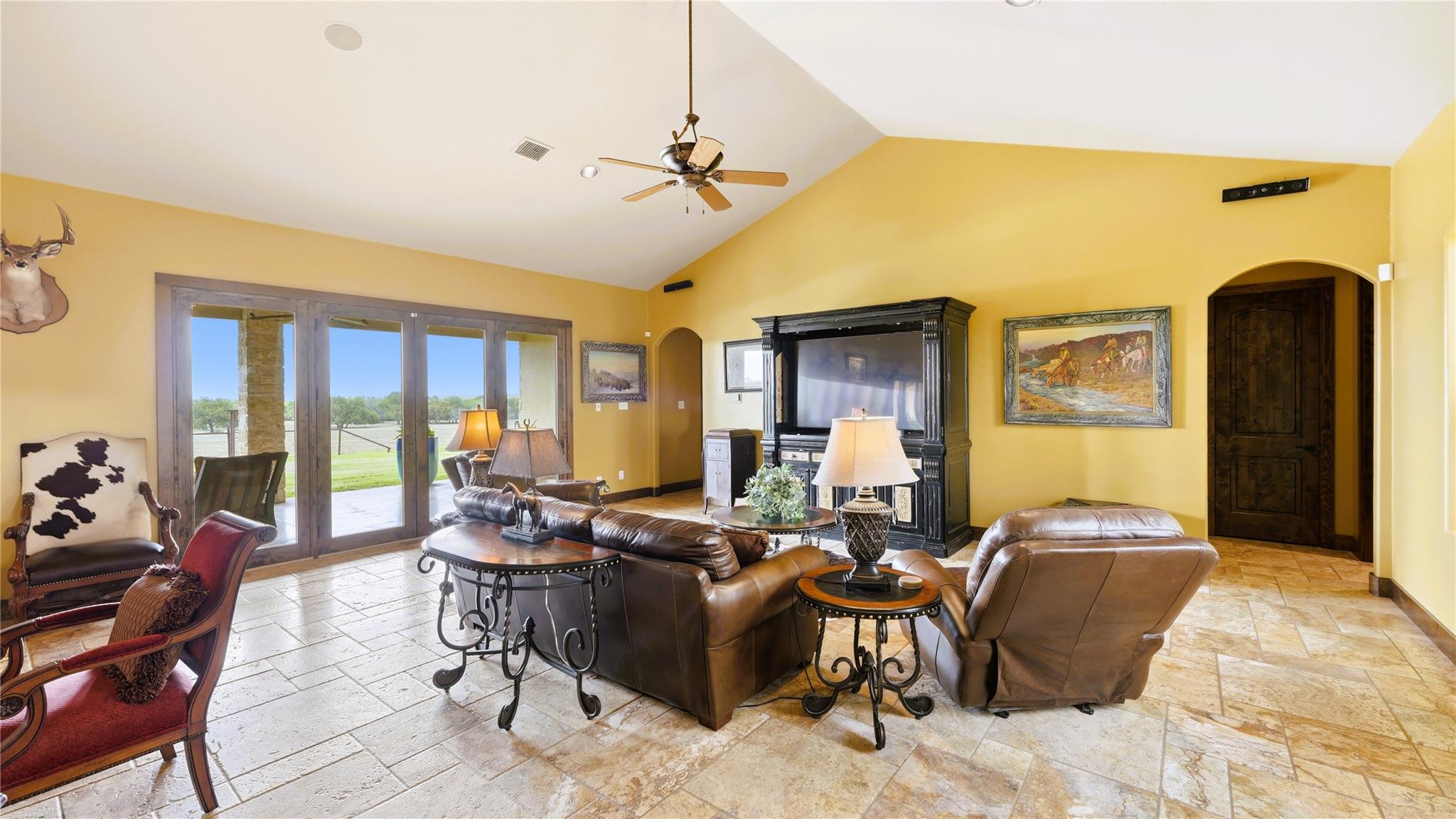 13661 E Highway 90 Kingsbury TX 78638