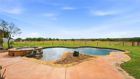 13661 E Highway 90 Kingsbury TX 78638
